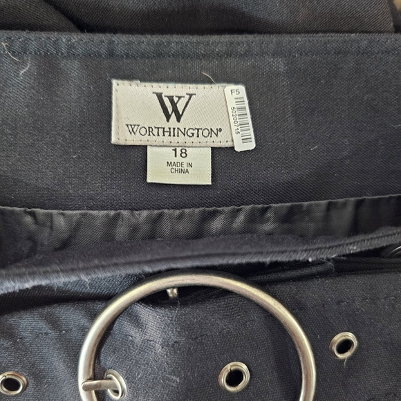 Black Skirt with double rows of button dropped waist belt. Worthington size 18W - Picture 2 of 2